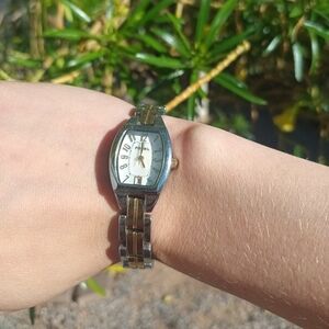 Stylish Fossil watch with a silver tone and gold tone band